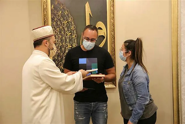 turklerden-etkilenen-alman-dennis-musluman-oldu-deniz-adini-aldi-1631714257760.jpg Türklerden etkilenen Alman Dennis Müslüman oldu, 'Deniz' adını aldı-4