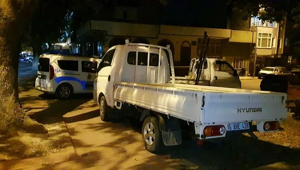 Son dakika: Bursa'da vicdansızlık: Üç günlük bebeği kamyonet kasasına bıraktılar-2