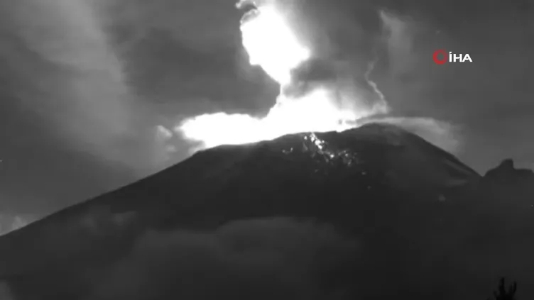 Popocatepetl Yanardağı’nda peş peşe patlama!