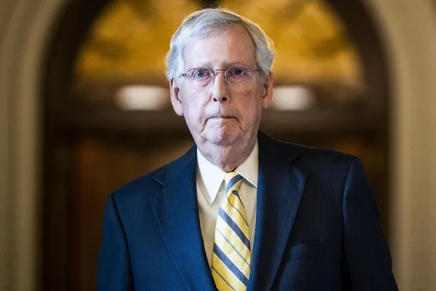 1693581919264.jpeg Senatör McConnell kameralar karşısında dona kalmıştı! Cumhuriyetçi adaylardan Nikki Haley, ABD Senatosunu "imtiyazlı huzurevine" benzetti-3