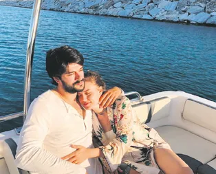 Diriliş Osmanın yıldızı Burak Özçivit eşi Fahriye Evcen ve oğlu Karanla Bodrumda stres attı
