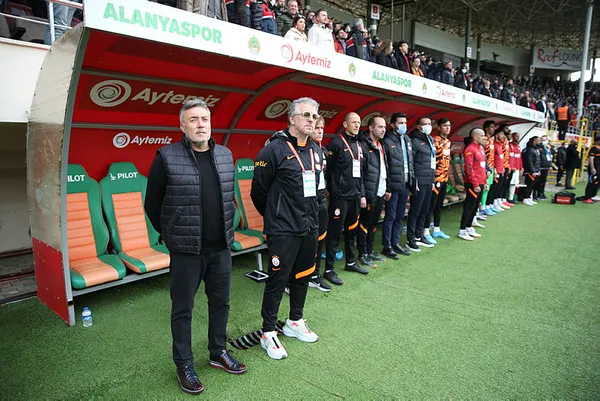 galatasaray-teknik-direktoru-domenec-torrentin-son-maci-olabilir-1644308076632.jpg Galatasaray Teknik Direktörü Domenec Torrent'in son maçı olabilir...-3