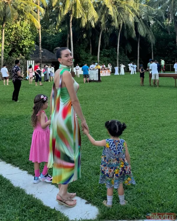 Sinem Kobal’dan ‘aile albümü’ paylaşımı! 2 kızı ve eşi Kenan İmirzalıoğlu’yla pozlarına bakın! - 12