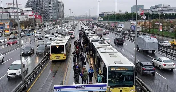 CHP’li Ekrem İmamoğlu ulaşım vaadini eline yüzüne bulaştırdı! İstanbullunun korkulu rüyası metrobüs: Hem yetersiz hem arızalı