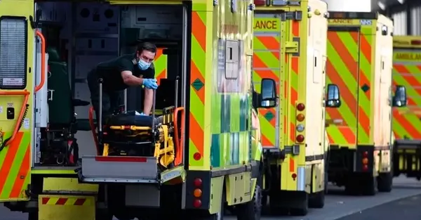 ingilterede-saglik-sistemi-alarm-veriyor-1669973661256.jpg İngiltere'de sağlık sistemi alarm veriyor! Ambulans bekleme süreleri rekor kırdı: Son 12 yılın en yükseği-3