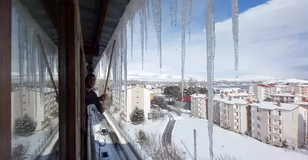 Buz sarkıtları 2 metreyi buldu