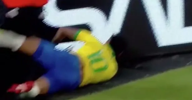 Brezilyalı yıldız Neymar kafasını reklam panosuna çarptı!