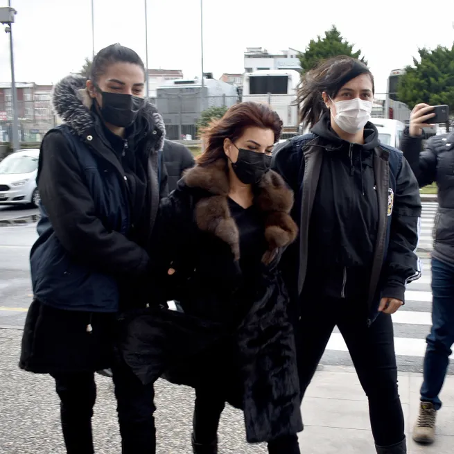 Son dakika: Başkan Erdoğana hakaret eden Sedef Kabaşa tepkiler çığ gibi! Sedef Kabaş hapis cezası alacak mı? Kanun ne diyor?