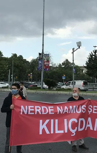 Son dakika: İSPARK'tan çıkartılan işçiler İBB önünde protesto yaptı: Nerede namus şeref sözü veren Kılıçdaroğlu