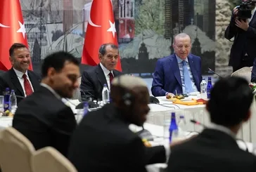 Başkan Erdoğan Süper Lig şampiyonu Galatasaray’ı kabul etti: Kupa ile fotoğraf 53 numaralı forma hediyesi