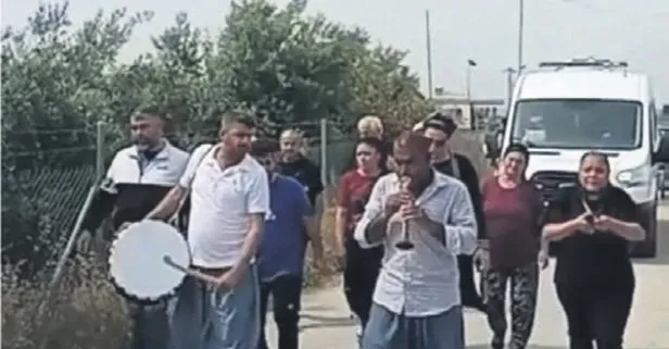 Davul zurna ile defnedildi!
