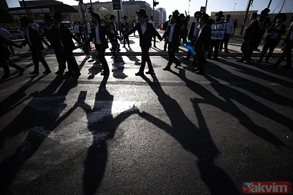 Ultra Ortodoks Yahudiler (Harediler) soykırımcı İsrail'in zorunlu askerlik hizmetini protesto etti: Otoyolu trafiğe kapattılar - 22