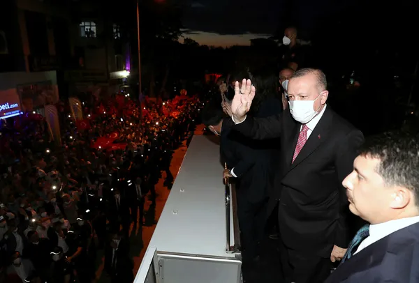 baskan-erdogan-sincanda-halka-hitap-etti-bize-gurur-kibir-yakismaz-biz-tevazu-ehliyiz-1625687152219.jpg Başkan Erdoğan Sincan'da konuk olduğu Ürün ailesinin doğacak bebeğinin ismini verdi-6
