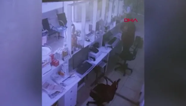 Boğazına su kaçan 2 yaşındaki çocuğu 'Heimlich manevrası' ile kurtardı