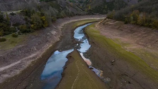 istanbulda-su-seviyesi-alarm-veriyor-barajlarda-doluluk-orani-yuzde-30un-altinda-1674474218156.jpg İstanbul'da su seviyesi alarm veriyor: Barajlarda doluluk oranı yüzde 30'un altında-4
