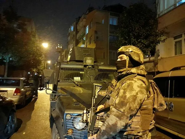 istanbulda-11-ilcedeki-12-adrese-deas-operasyonu-cok-sayida-gozalti-var-1615945092089.jpeg Son dakika: İstanbul'da 11 ilçedeki 12 adrese DEAŞ operasyonu: Çok sayıda gözaltı var-2