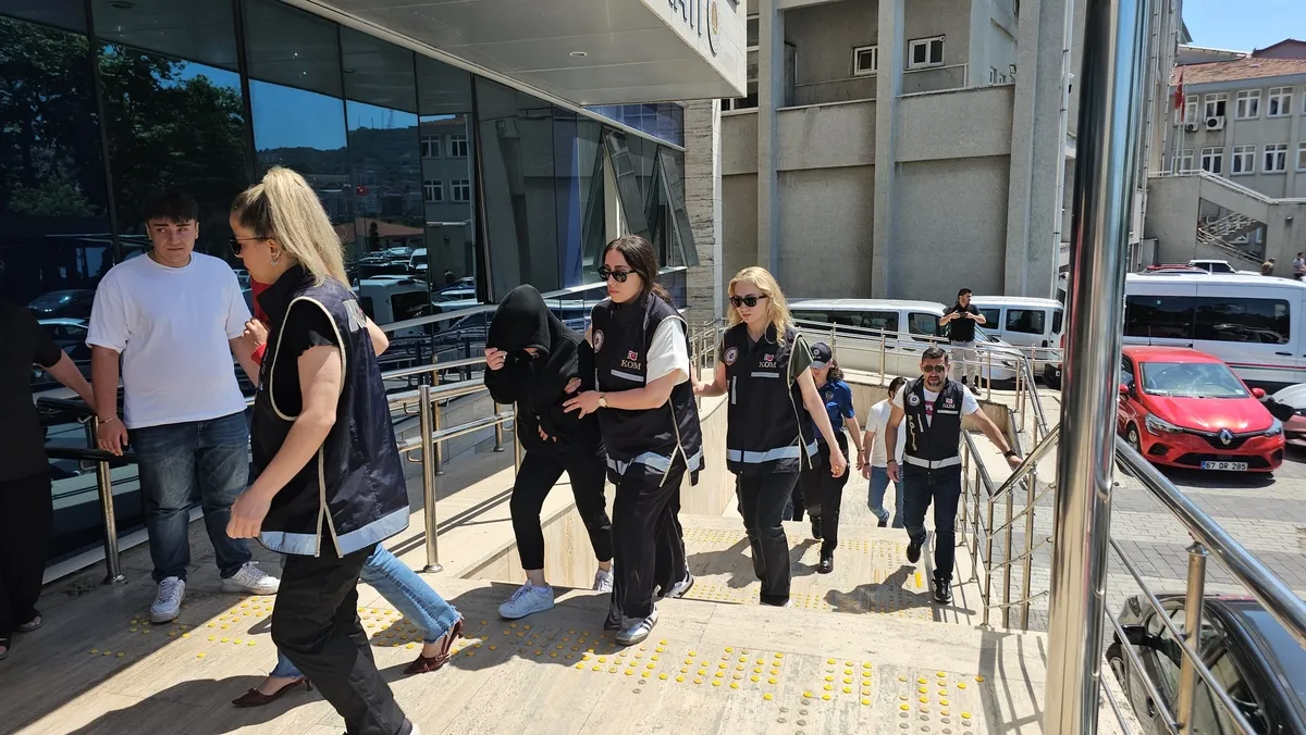 Kürtaj soruşturmasında 3 tutuklama! Doktorun odasında yarım milyon bulundu-4