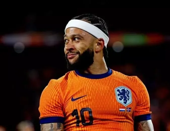 Memphis Depay Aslan’a kaldı!