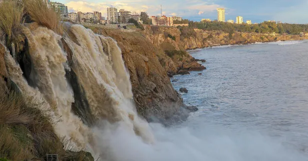 Antalya'daki Düden Şelalesi'nden çamur aktı!