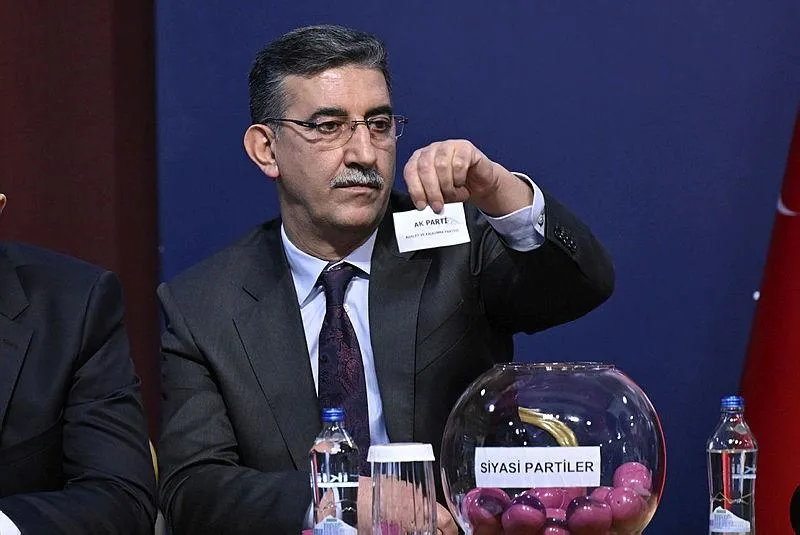 Seçime katılacak siyasi partilerin oy pusulasındaki yerleri belli oldu! AK Parti oy pusulasında 1. sırada-3