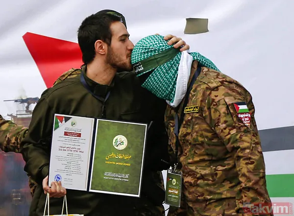 Gazze’de rehine takasına damga vuran an! İsrailli esir Kassam savaşçısını alnından öptü - 1