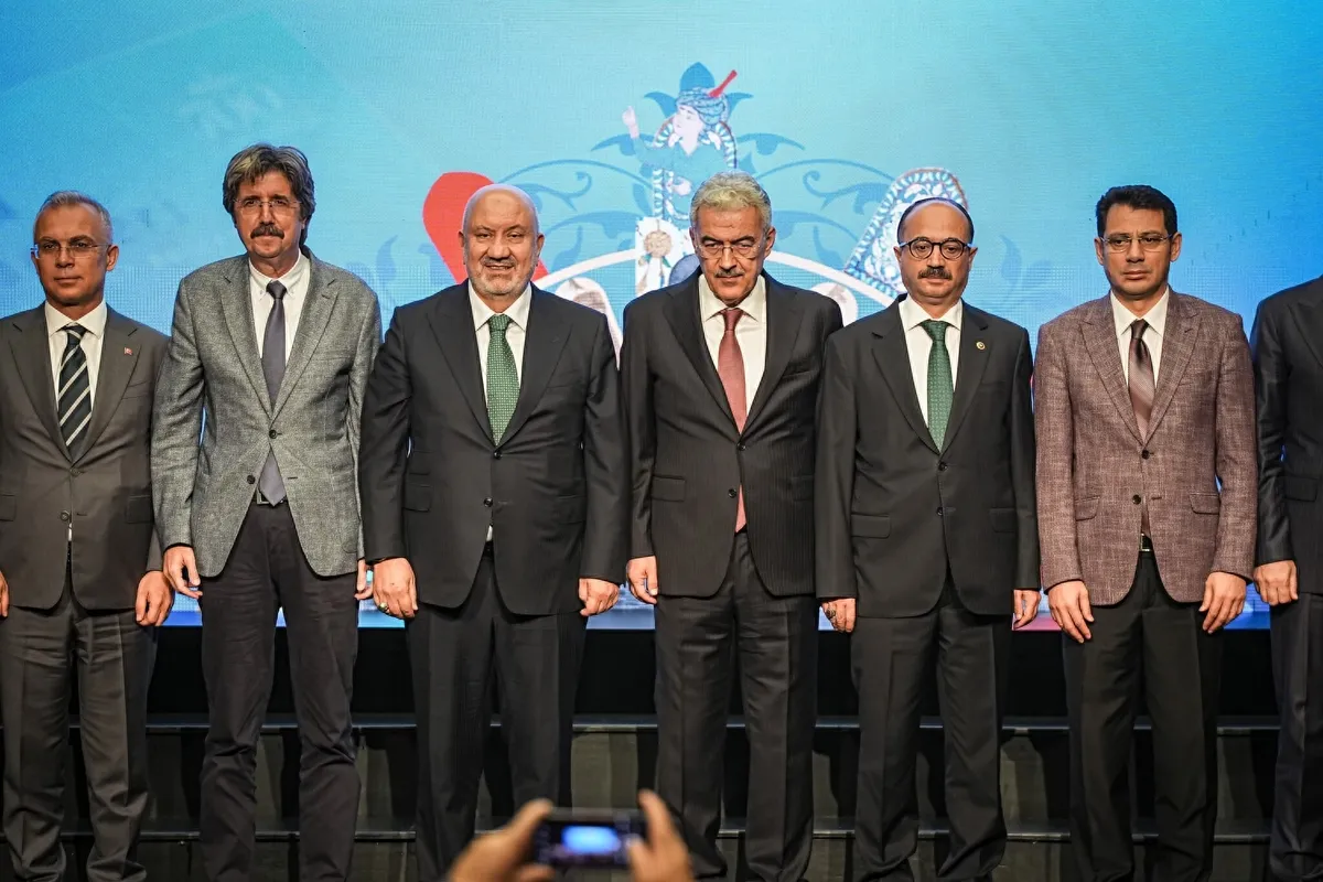 1789741081421.jpeg Vakıf Katılım'dan Bursa'ya anlamlı miras: "Bir Rüyanın İzinde" sergisi ziyarete açıldı-4