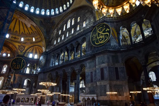 ayasofya-ibadete-acildi-mi-ne-zaman-ibadete-acilacak-ayasofya-anlami-nedir-1594385748220.jpg