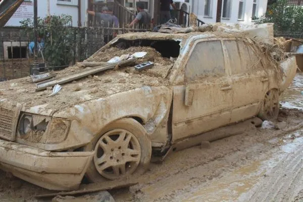 Valilik sel bilançosunu açıkladı: Rize'de 47 bina yıkıldı! 6 il için kuvvetli yağış uyarısı-7