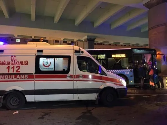Son dakika: İstanbul Mecidiyeköy’de otobüs köprü ayağına çarptı-1