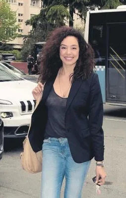 Azra bomba gibi döndü