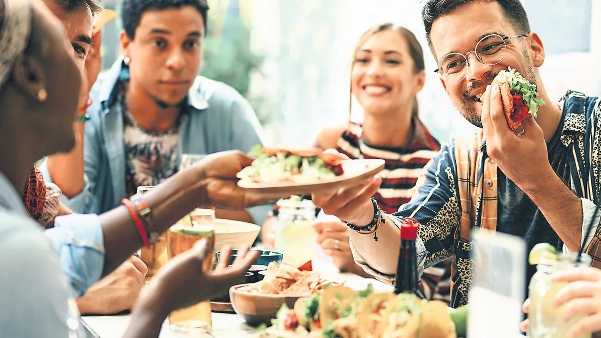 Yıldızlı şefler parlayan ekranlar! Gastronomide reklamın lezzeti gerçek tadı gölgeliyor mu?