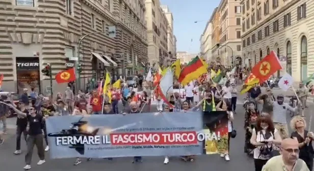 son-dakika-romadaki-pkk-gosterisi-uzerine-italyanin-ankara-buyukelcisi-marrapodi-disisleri-bakanligina-cagrild-1654538327719.jpeg Son dakika: Roma'daki PKK gösterisi üzerine İtalya'nın Ankara Büyükelçisi Marrapodi Dışişleri Bakanlığı'na çağrıldı-3