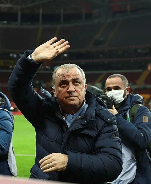 galatasarayda-baskan-burak-elmas-ile-fatih-terim-arasinda-soguk-ruzgarlar-esiyor-1641248810014.jpeg