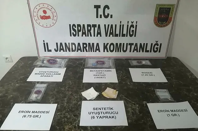 Isparta'da uyuşturucu tacirlerine yönelik operasyon! 7 kişi gözaltına alındı
