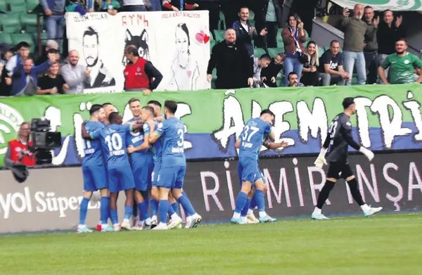 1699827004654.jpeg Rıza Çalımbay gelir gelmez fark yarattı! Kartal 55.dakikada Başakşehir'i devirdi-6