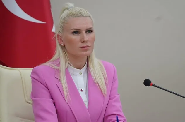 Rüşvetçi genel başkanını örnek aldı! Melek Mızrak Subaşı otelde bir gecelik konaklama için belediyeye 21 bin lira ödetti
