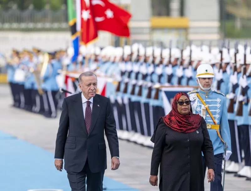 baskan-erdogan-tanzanya-cumhurbaskani-samia-suluhu-hassani-kabul-etti-feto-varligini-sona-erdirecek-adimlar-ma-1713451166605.jpeg Tanzanya ile ticarette hedef 1 milyar dolar! Başkan Erdoğan'dan Batı'ya Gazze çağrısı: İran'a tek ses olanlar şimdi İsrail'e dur demeli-4