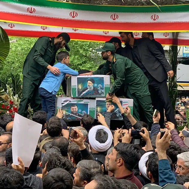 İran’da yas var: Kare kare İbrahim Reisi’nin cenaze töreni