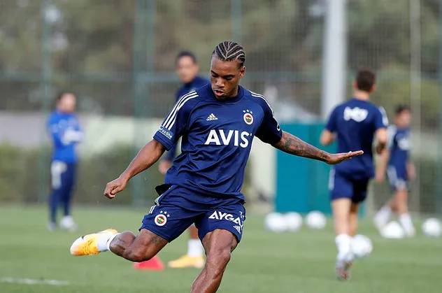 Fenerbahçe'de şok sakatlık! Garry Rodrigues antrenmanı yarıda bıraktı