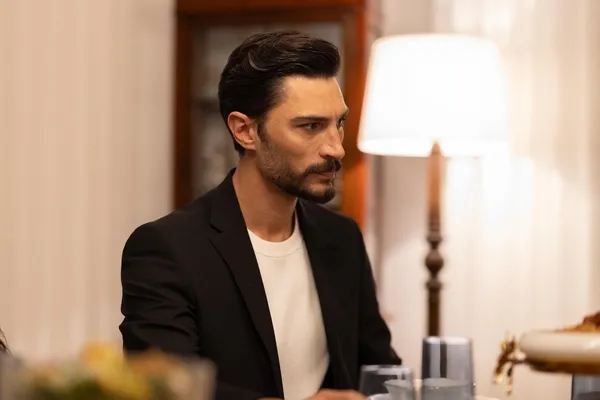 safir-10-bolum-2-fragmani-yayinlandi-vicdan-azabi-gibi-gozunun-onunde-duracagim-1698919942077.jpg Safir 10. bölüm 2. fragmanı yayınlandı: Vicdan azabı gibi gözünün önünde duracağım!-1