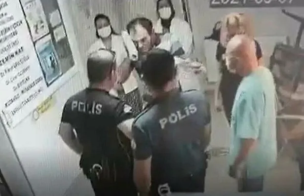 manisada-aile-sagligi-merkezinde-doktora-yumruklu-saldiri-1631046860156.jpeg Manisa'da aile sağlığı merkezinde doktora yumruklu saldırı!-2