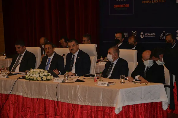 bakan-pakdemirli-hazineye-ait-tarim-arazilerini-kiralayan-vatandaslarin-kira-artisini-yuzde-22den-9a-indirdik-1643367931621.jpg Bakan Pakdemirli: Hazine'ye ait tarım arazilerini kiralayan vatandaşların kira artışını yüzde 22’den 9’a indirdik-5