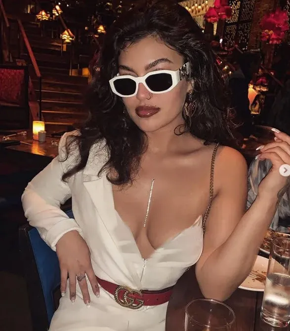 Cansel Çördük artık bildiniz Cansel değil her fotoğrafı bir dekolte! Kısmetse Olur'da Eser West'le büyük aşk yaşayan Cansel...-9