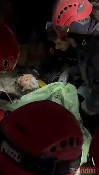 Zeynep Bastık bul kızlarımızı! Deprem enkazından 99 saat sonra çıkan Ayfer Gül Beyaz Gül'le hayata tutundu - 6