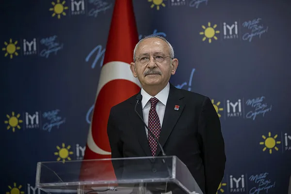 kemal-kilicdaroglu-ve-meral-aksener-erken-secim-aciklamasi-yaparken-muhabirler-orali-olmadi-1606308973056.jpg