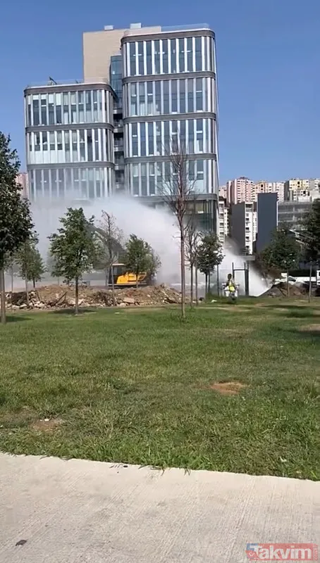 Kağıthane'de İSKİ çalışması sırasında isale borusu patladı! Sürücülerin zor anları - 1