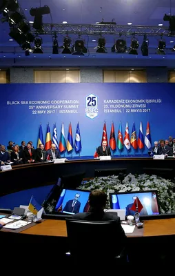 KEİ Zirvesi'nde Azerbaycan-Ermenistan gerginliği