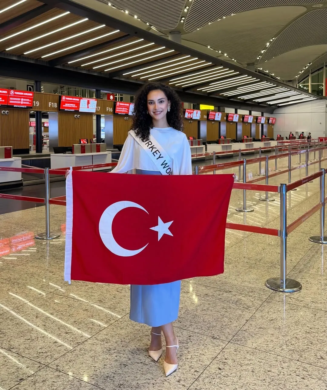 kanada-guzeli-turk-kizi-aslihan-morali-oldu-1786799504681.jpg Kanada Güzeli Türk kızı Aslıhan Morali oldu! Tacını takıp Miss Universe yolculuğunu başlattı-3