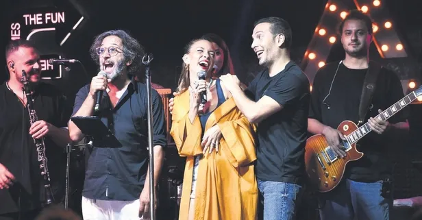 Demet Özdemir ile nikah masasına oturmaya hazırlanan Oğuzhan Koç bekarlığa veda etti