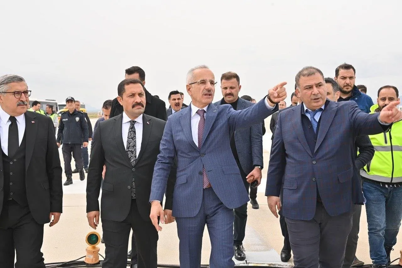 Ulaştırma ve Altyapı Bakanı Abdulkadir Uraloğlu açıkladı: Hatay Havalimanı’nda çift yönlü uçuşlar 29 Mart’ta başlıyor